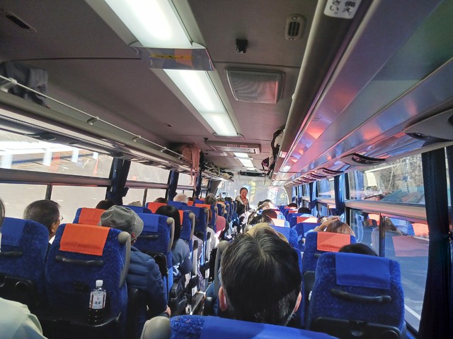 2．バスの中で朝のご挨拶